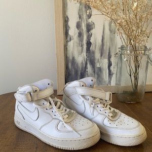 Nike Air Force 1 Mid LE